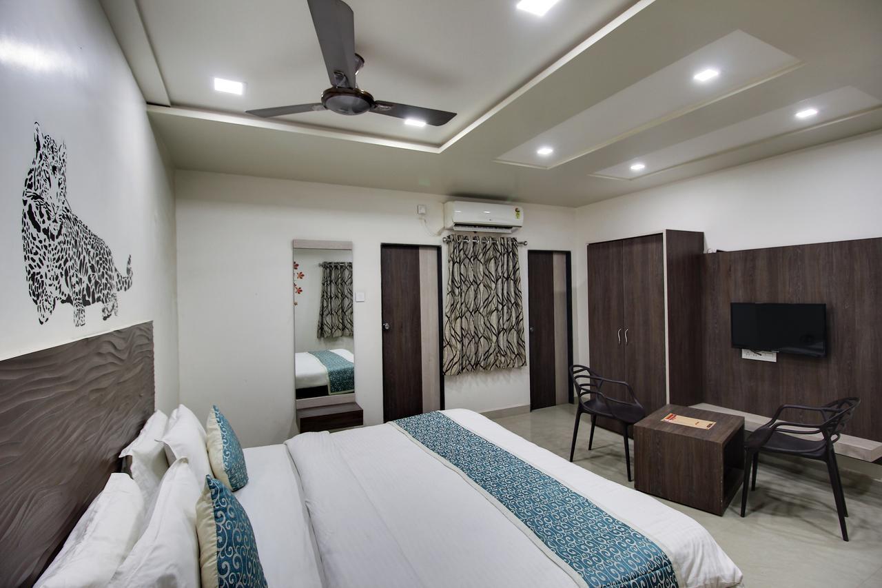 Daksh Hotel And Restaurant Talala Exterior photo